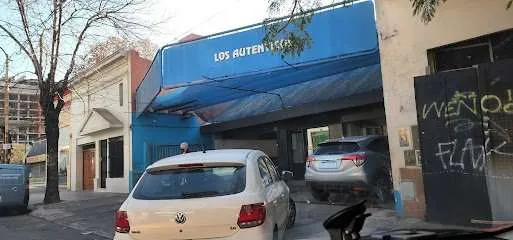 Los Auténticos - Lavadero de autos en el barrio de Nuñez - CABA